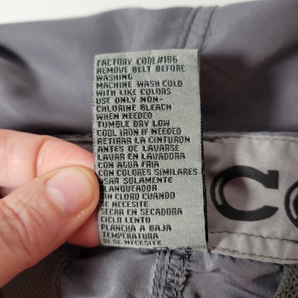 Iron CO men's Cargo shorts size 31 very light weight one small spot - Picture 9 of 10